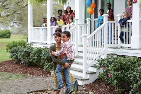 Marycarmen Lopez, Ethan Hutchison - Queen Sugar - First Things First - Photos