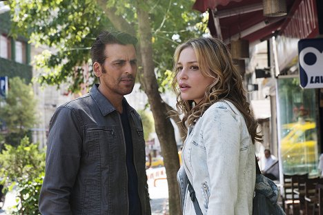 Oded Fehr, Piper Perabo - Covert Affairs - Trigger Cut - Photos