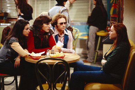 Mila Kunis, Ashton Kutcher, Danny Masterson, Laura Prepon - That '70s Show - Fez Gets the Girl - Photos