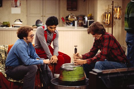 Danny Masterson, Wilmer Valderrama, Ashton Kutcher - That '70s Show - Who Wants It More? - Photos