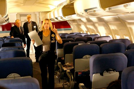 Paul Guilfoyle, Ted Danson, Elisabeth Shue - CSI: Crime Scene Investigation - Keep Calm and Carry-On - Photos