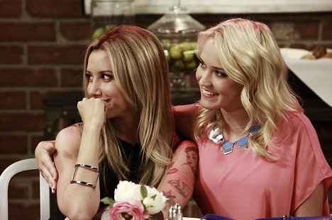Ashley Tisdale, Emily Osment - Young & Hungry - Young & Lesbian - Film