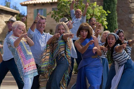 Julie Walters, Pierce Brosnan, Amanda Seyfried, Christine Baranski - Mamma Mia 2! Here We Go Again - Filmfotos