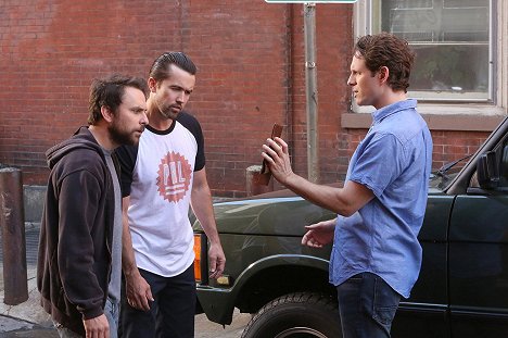 Charlie Day, Rob McElhenney, Glenn Howerton - It's Always Sunny in Philadelphia - The Gang Turns Black - Z filmu