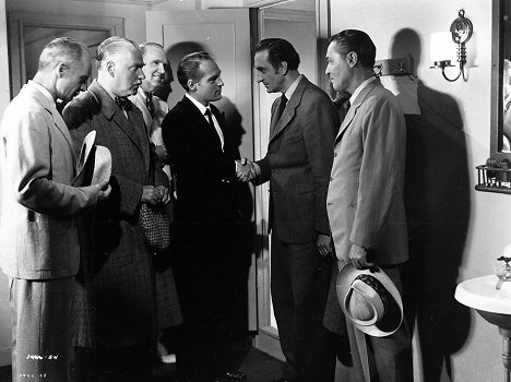 Nigel Bruce, Morton Lowry, Basil Rathbone - Sherlock Holmes vaarassa - Kuvat elokuvasta