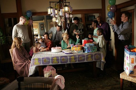 Frances Conroy, James Cromwell, Rachel Griffiths, Jeremy Sisto, Mathew St. Patrick, Michael C. Hall - Six Feet Under - Everyone's Waiting - Photos