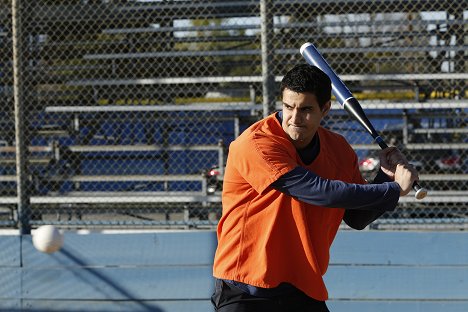 Elyes Gabel - Scorpion - Bolas Sujas - De filmes