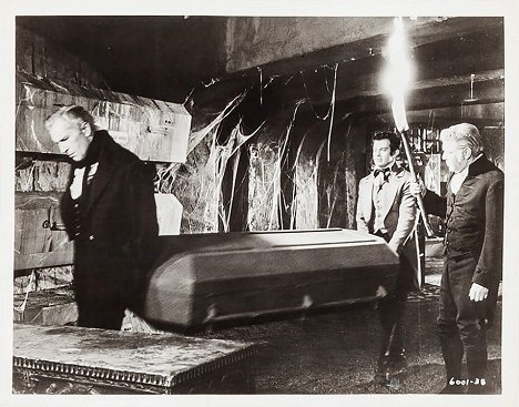 Vincent Price, Mark Damon, Harry Ellerbe - The Fall of the House of Usher - Photos