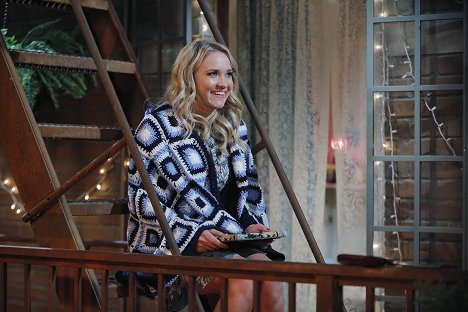 Emily Osment - Young & Hungry - Young & Lottery - Filmfotos