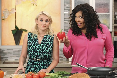 Emily Osment, Kym Whitley - Young & Hungry - Young & Punchy - Photos