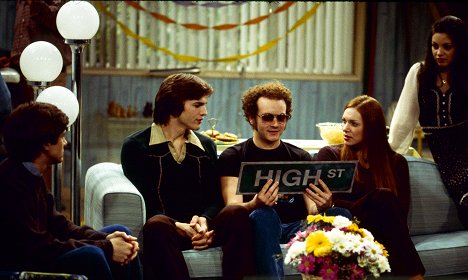 Topher Grace, Ashton Kutcher, Danny Masterson, Laura Prepon, Mila Kunis - That '70s Show - Hyde's Birthday - Photos
