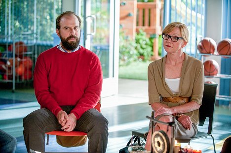 Brett Gelman, Julie White - Go On - Dinner Takes All - Z filmu