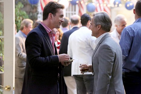 Barry Sloane, Henry Czerny - Revenge - Resurgence - Photos