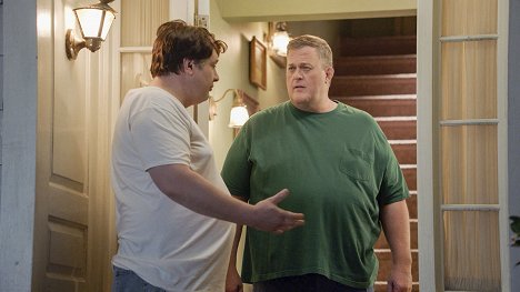 Lance Barber, Billy Gardell - Young Sheldon - A Dog, a Squirrel and a Fish Named Fish - Photos