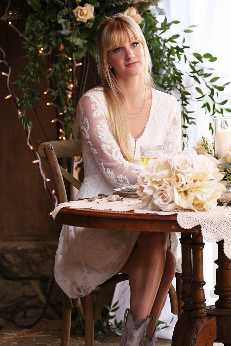 Heather Morris - Glee - A Wedding - Van film