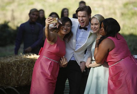 Jenna Ushkowitz, Chord Overstreet, Becca Tobin, Amber Riley - Glee - A Wedding - Photos