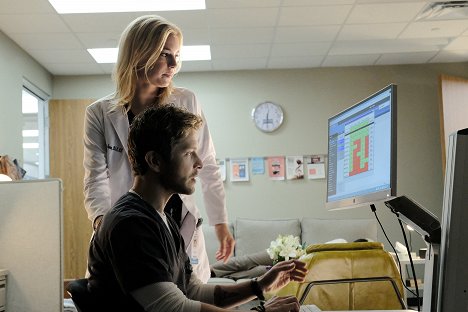 Emily VanCamp, Matt Czuchry - The Resident - Independence Day - Photos