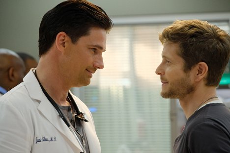 Warren Christie, Matt Czuchry - The Resident - Comrades in Arms - Photos