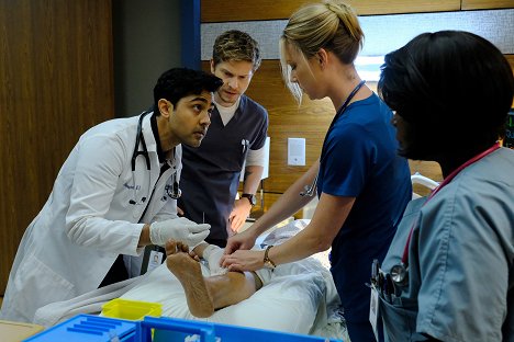 Manish Dayal, Matt Czuchry, Emily VanCamp - The Resident - Comrades in Arms - Photos