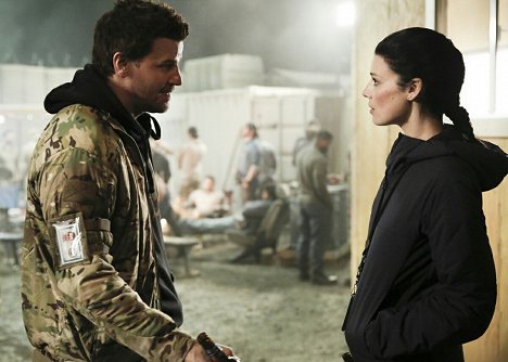 David Boreanaz, Jessica Paré - SEAL Team - Never Get Out of the Boat - Photos