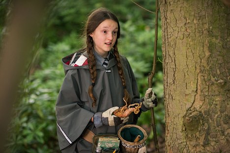 Bella Ramsey - The Worst Witch - Hollow Wood - Photos