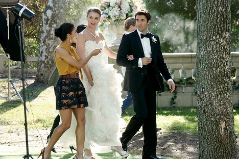 Emily VanCamp, Josh Bowman - Revenge - Surrender - Photos