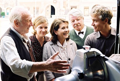 Karl Merkatz, Caroline Vasicek, Marianne Nentwich, Heinz Petters, Alexander Wussow - Der Bockerer IV. - Prager Frühling - Filmfotos