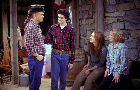 Kurtwood Smith, Topher Grace, Laura Prepon, Debra Jo Rupp - That '70s Show - The Battle of Evermore - Photos
