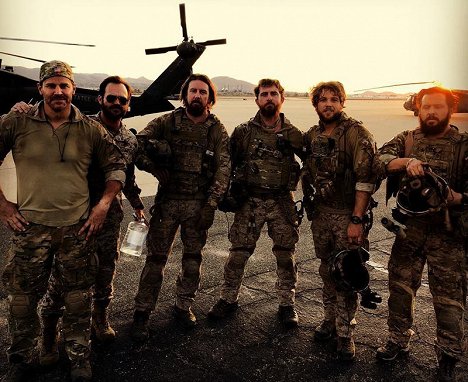 David Boreanaz, Judd Lormand, Tyler Grey, Dan Briggs, Max Thieriot, A. J. Buckley - SEAL Team - Season 1 - Forgatási fotók