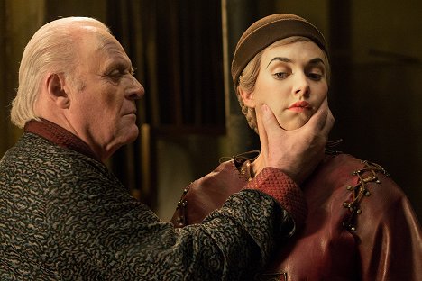 Anthony Hopkins, Vanessa Kirby - Garderobiany - Z filmu