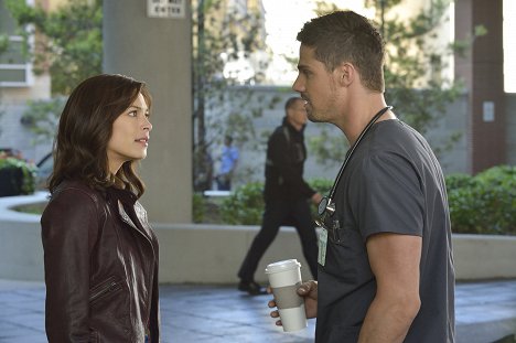 Kristin Kreuk, Jay Ryan - Beauty and the Beast - Bob & Carol & Vincent & Cat - Photos