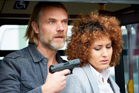 Markus Gertken, Eliza Rinnenburger - Alarm für Cobra 11 - Die Autobahnpolizei - Treibjagd - Van film