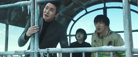 Ji-hoon Joo, Hyang-gi Kim, Tae-hyeon Cha - Harcban az istenekkel: A két világ - Filmfotók