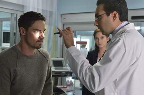 Jay Ryan - Beauty and the Beast - Cat's Out of the Bag - Photos