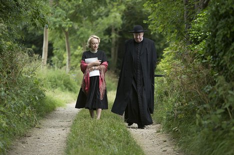Nathalie Buscombe, Mark Williams - Father Brown - The Kembleford Boggart - Photos
