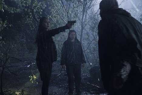 Alycia Debnam-Carey, Alexa Nisenson - Fear the Walking Dead - Close Your Eyes - Photos