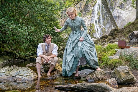 Jonah Hauer-King, Kathryn Newton - Little Women - Episode 3 - De la película