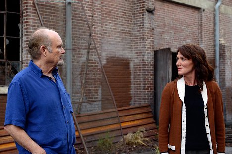 Kurtwood Smith, Michelle Fairley - Resurrection - Echoes - De la película