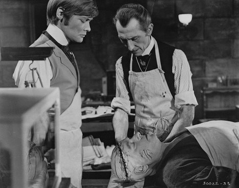Simon Ward, Peter Cushing - Frankenstein Must Be Destroyed - Photos