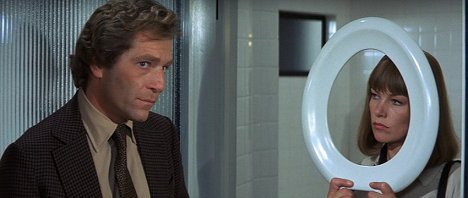 George Segal, Glenda Jackson - Um Toque de Classe - Do filme