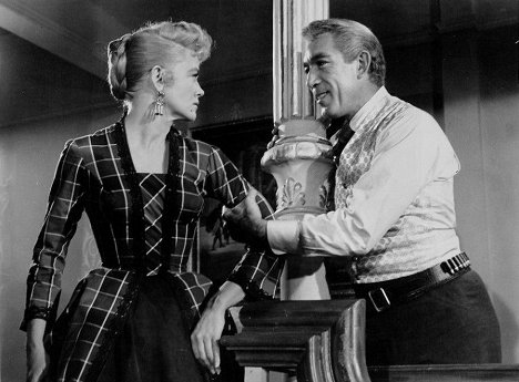 Dorothy Malone, Anthony Quinn - Warlock - Photos