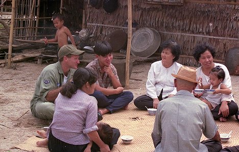 Robin Williams, Tung Thanh Tran - Buenos días, Vietnam - Del rodaje