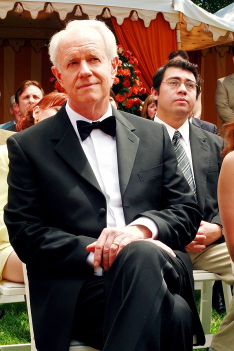 Mike Farrell - Desperate Housewives - Getting Married Today - Photos