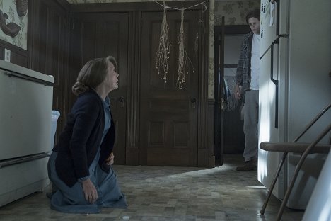 Sissy Spacek, Bill Skarsgård - Castle Rock - The Queen - Kuvat elokuvasta