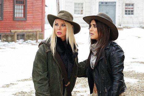 Tara Reid, Cassandra Scerbo - The Last Sharknado: It's About Time - Film