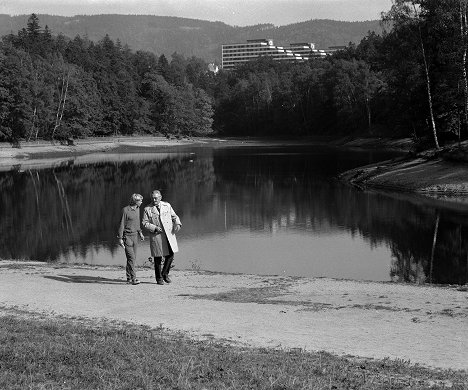 Miroslav Vladyka, Jiří Sovák - Ein Haus mit tausend Gesichtern - Rozchod - Filmfotos