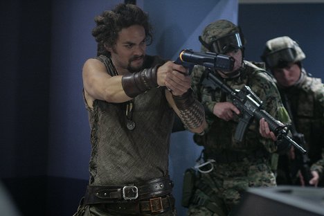 Jason Momoa - Stargate: Atlantis - Miller's Crossing - Van film