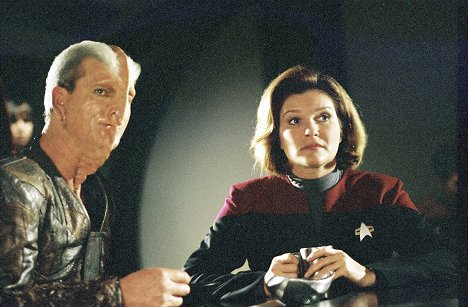 Michael Shamus Wiles, Kate Mulgrew - Star Trek: Voyager - The Void - Van film