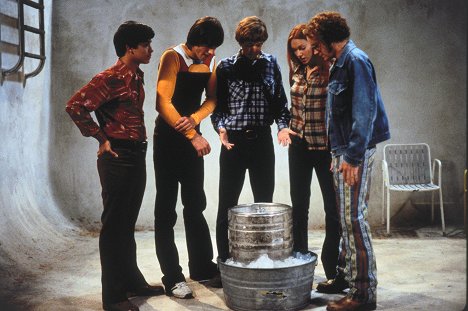 Wilmer Valderrama, Ashton Kutcher, Topher Grace, Laura Prepon, Danny Masterson - Różowe lata 70. - Beczka pełna piwa - Z filmu