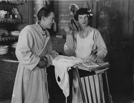 Jack Pickford, Beatrice Lillie - Exit Smiling - De la película